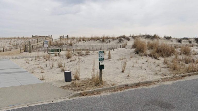 Man Killed By Lighting Strike While Attempting To Warn Beachgoers Of Storm