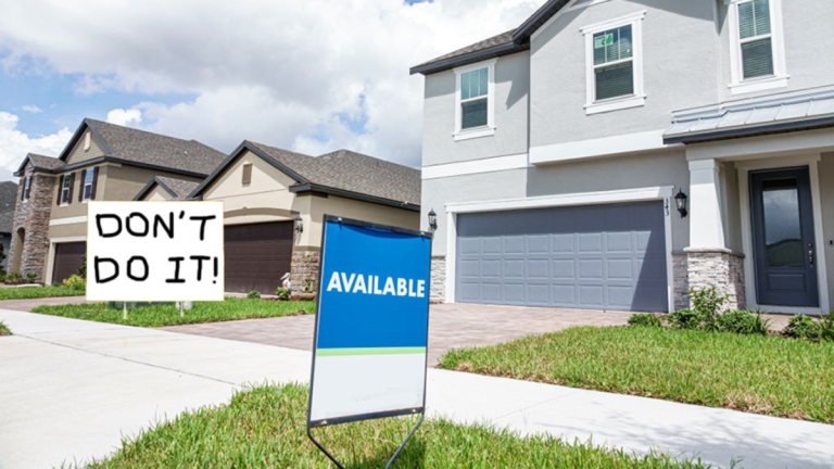 Neighbor’s 9-Word Sign Is Making House Next Door Impossible To Sell