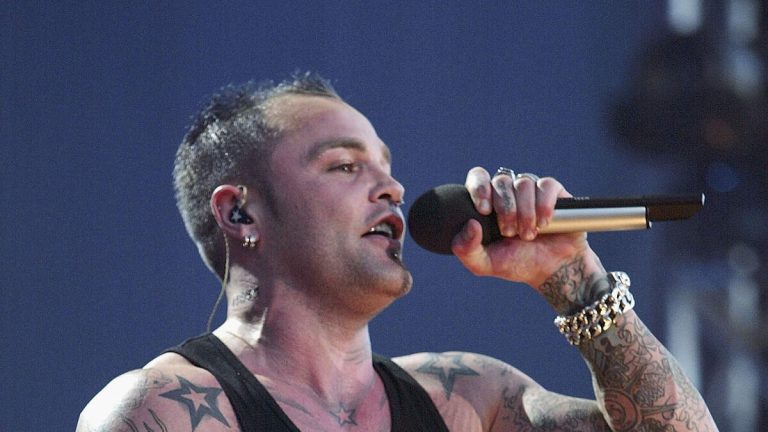 Singer Shifty Shellshock Dies at Age 49