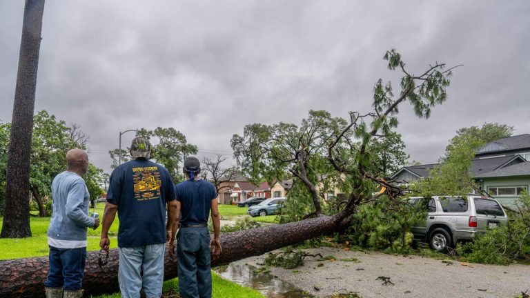 1.7 Million Without Power After Hurricane Beryl As Extreme Heat Hits Texas