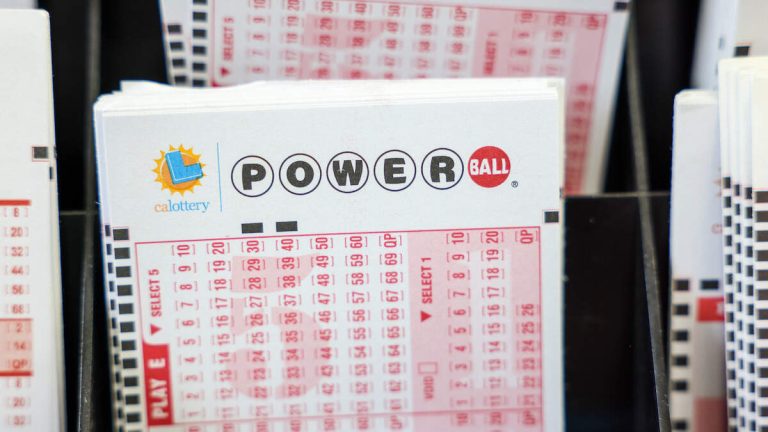 Record $2.04 Billion Powerball Winner Spotted On Date With IG Model