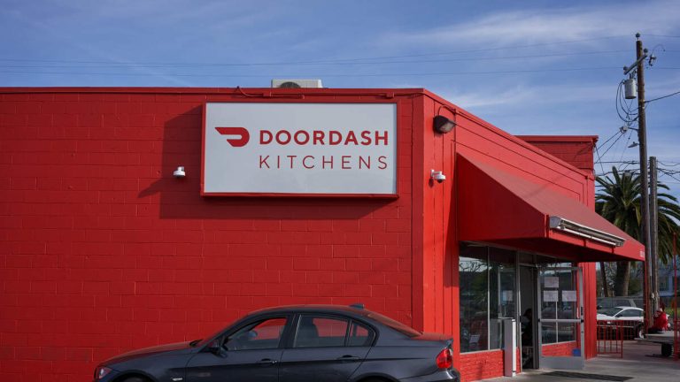 Relatives of Man Killed in Traffic Accident Settle Suit vs. DoorDash