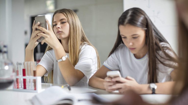 New Cell Phones Rules Greet LAUSD Students on First Day of School