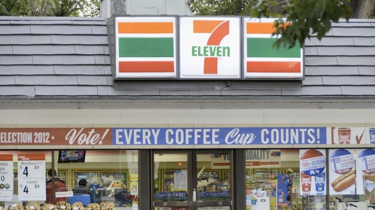Robbers Hit To 7-Elevens in Hollywood, Flee on Bicycles