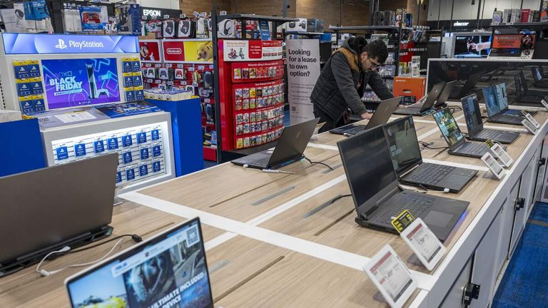 Nation’s Largest Electronics Retailer To Close Stores