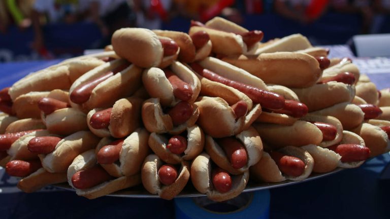 The Real Reason Hot Dogs And Buns Aren’t Sold In Same Number