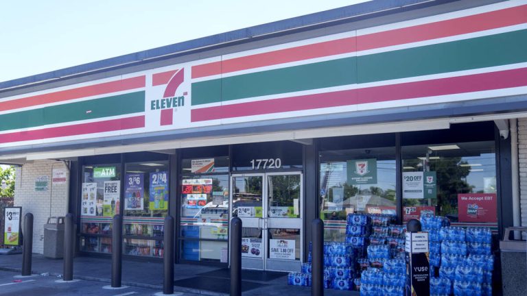 7-Eleven Store Clerk Assaulted by Mob in Anaheim