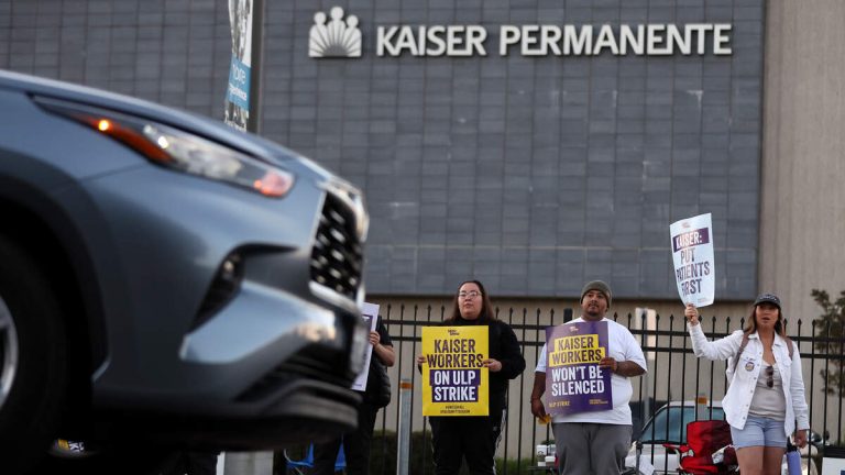 Kaiser Mental Health Workers Strike in Several SoCal Locations