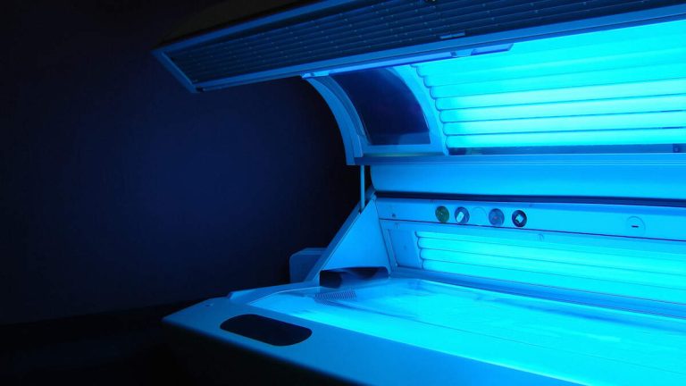 Man Found Dead In Gym Tanning Bed 3 Days After Check-In