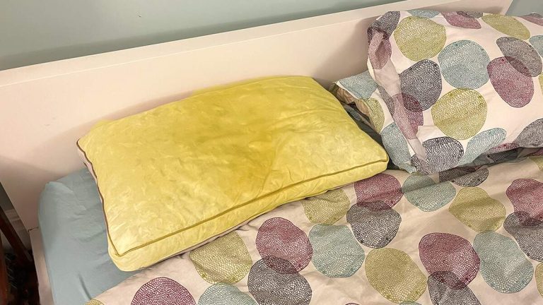 Doctor Warns If Your Pillow Is Yellow, Your Health Is At Risk