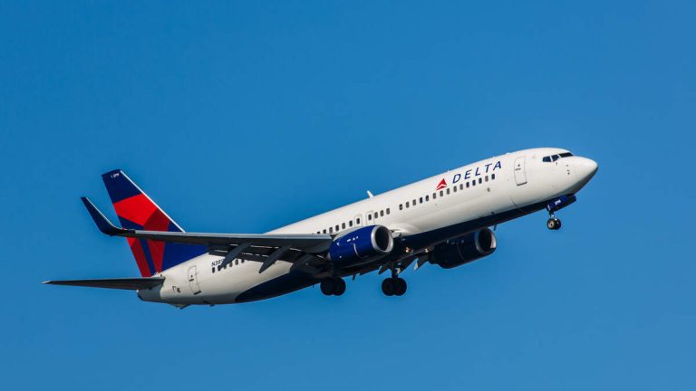 Australia-Bound Delta Flight Returns to LAX Due to Smoke on Board