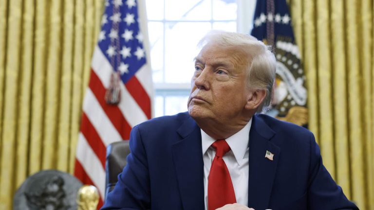 Judge Temporarily Blocks Trump’s Federal Government Employee Buyout