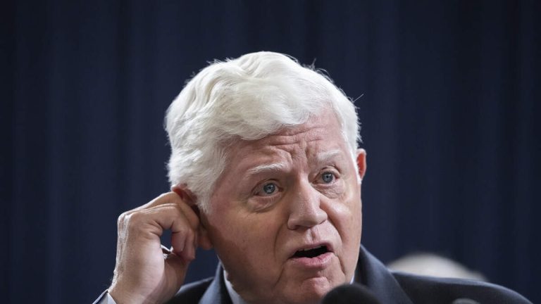 Rep. John Larson Freezes Up For Nearly 20 Seconds During House Speech