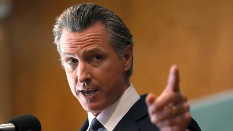 Newsom Orders CA State Workers Back to Office Four Days a Week