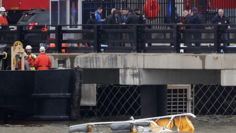 Helicopter Crashes Into The Hudson River