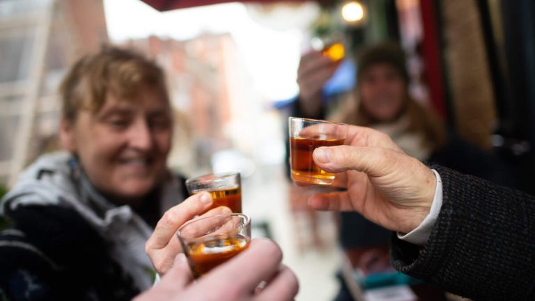 Santa Monica Considers Public Drinking on Third Street Promenade