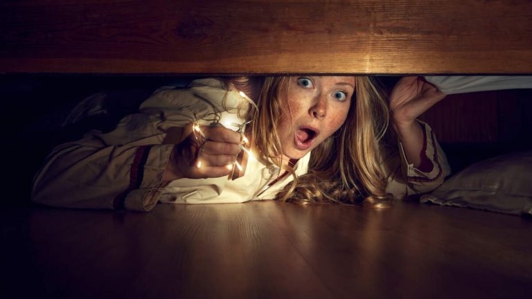 Weird Smell In Hotel Room Leads Woman To Terrifying Discovery Under The Bed