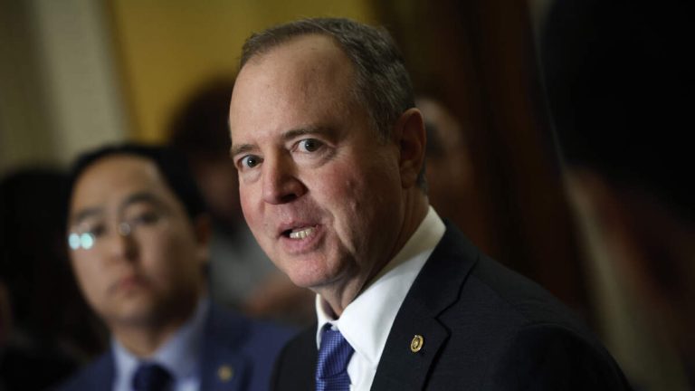 White House Criticizes Democrats Over Insider Trading Probe Call