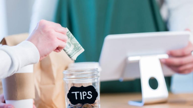 Senate Unanimously Approves Bill To Eliminate Tax On Tips
