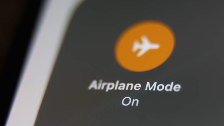 What Actually Happens If You Don’t Switch To Airplane Mode On Flight