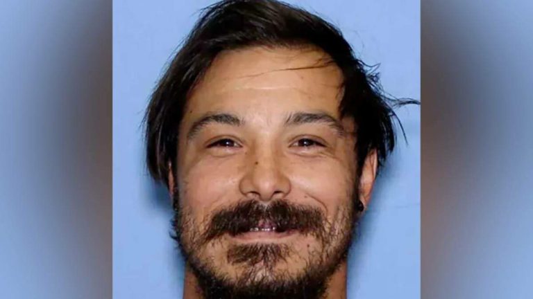 Manhunt For Father Accused Of Killing His Three Young Daughters Intensifies