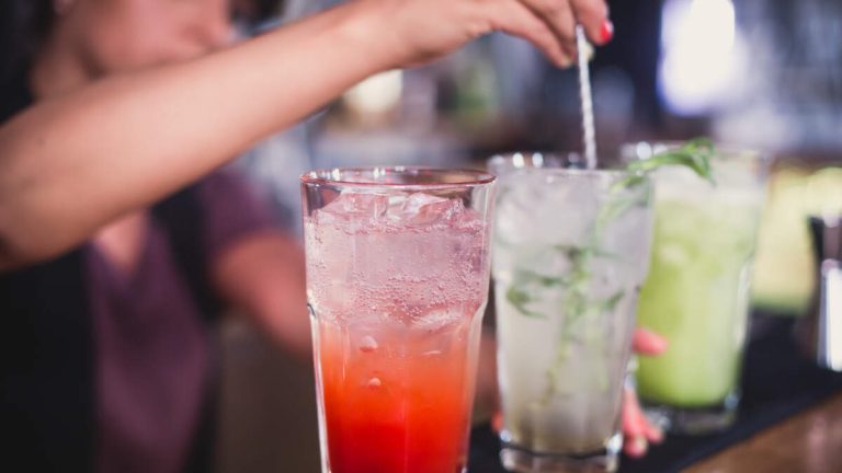 California Bars Must Offer Drink Lids to Prevent Spiking