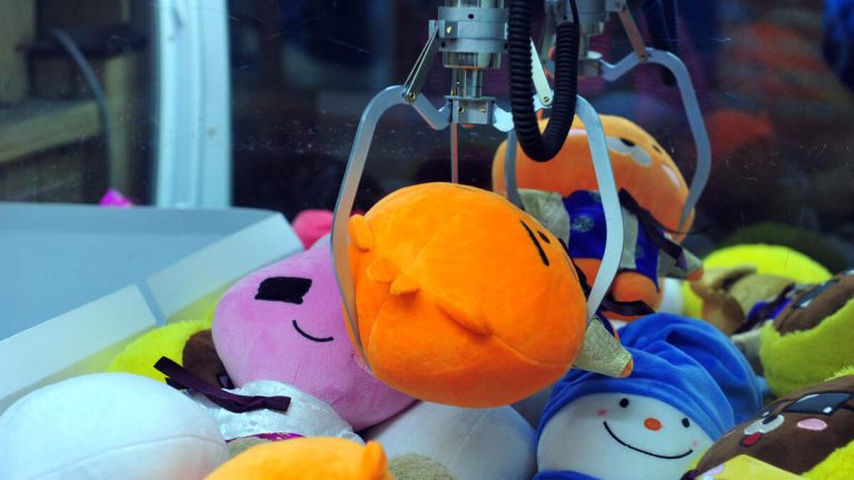 Video Captures Small Child Climbing Into Claw Machine And Getting Stuck