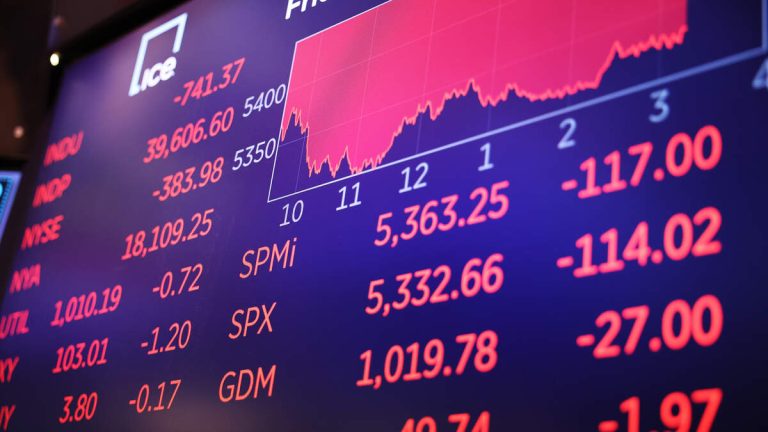 Dow Futures Fall Amid Global Sell-Off Over Fears Of U.S. Recession
