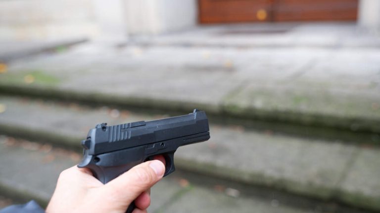 Man Fatally Shoots Girlfriend, Her Mother Outside Courthouse Before Hearing