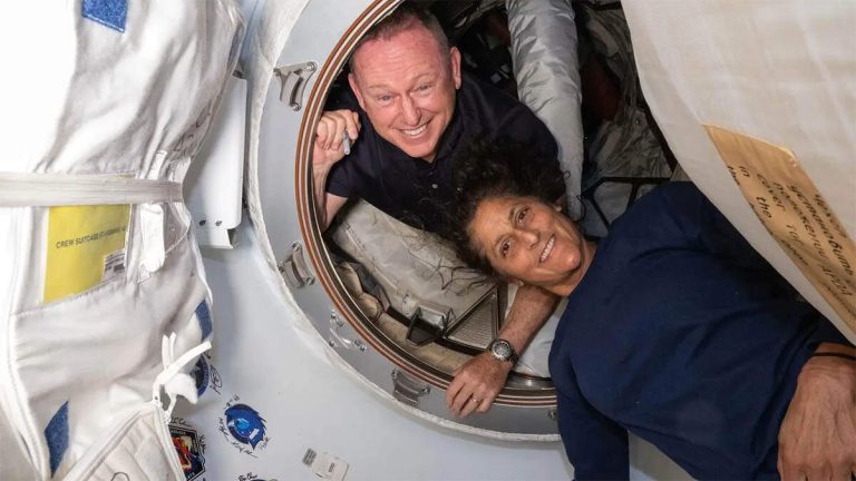 NASA Decides To Keep 2 Astronauts In Space Until February