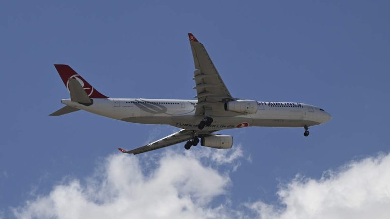 Pilot Dies During International Flight