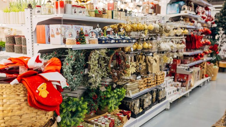 Popular Chain That Closed 18 Years Ago Is Coming Back With 10 Locations