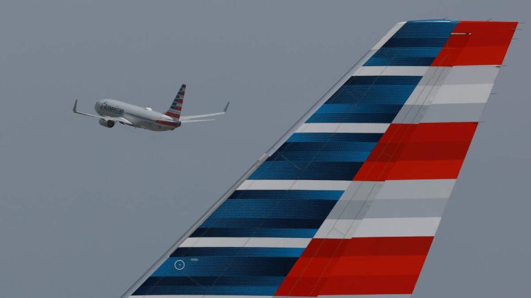 Pilot Misses Turn, Narrowly Avoids Crashing Into Mountain In Hawaii