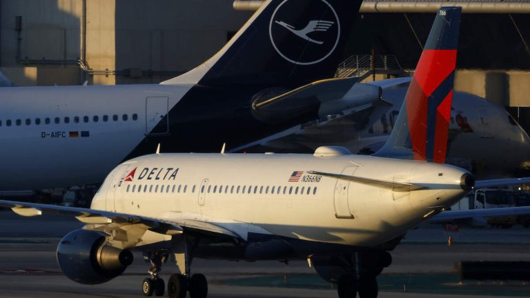 Video Shows Jet Nearly Crash Into College Basketball Team’s Plane On Runway