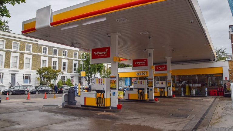 America’s Biggest Gas Station Chain Closing 1,000 Locations