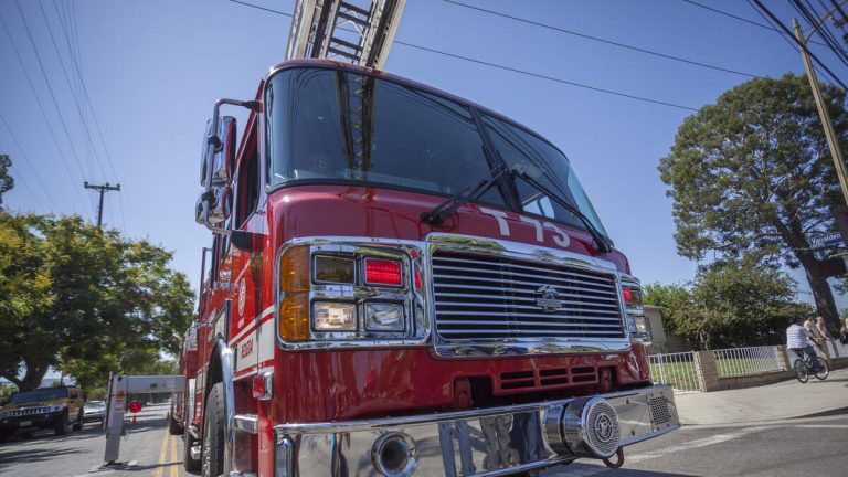 Brush Fire in Pacific Palisades Burning Close to Homes
