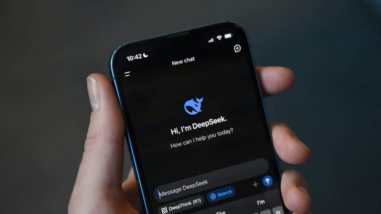 Tech Stocks Fall Sharply After Chinese DeepSeek AI Revealed