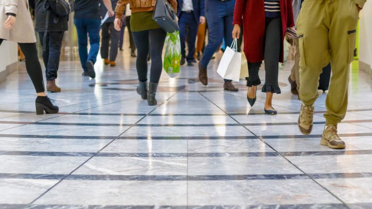 US Economy Grew 2.3% In Fourth Quarter
