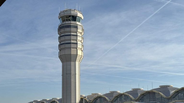 Close Call Between Delta Flight, Air Force Jet Near Reagan National Airport