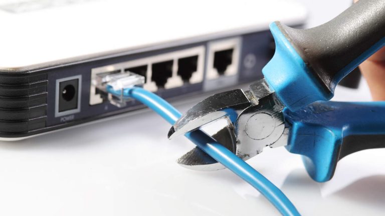 Three Teenage Girls Tried To Kill Their Mom For Turning Off Wi-Fi