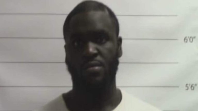 Manhunt Underway After Inmate Mistakenly Released From Prison