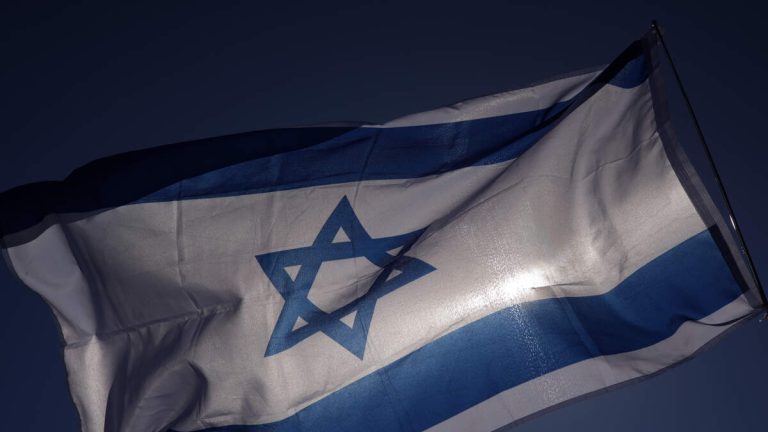 Beverly Hills School District Votes to Display Israeli Flag