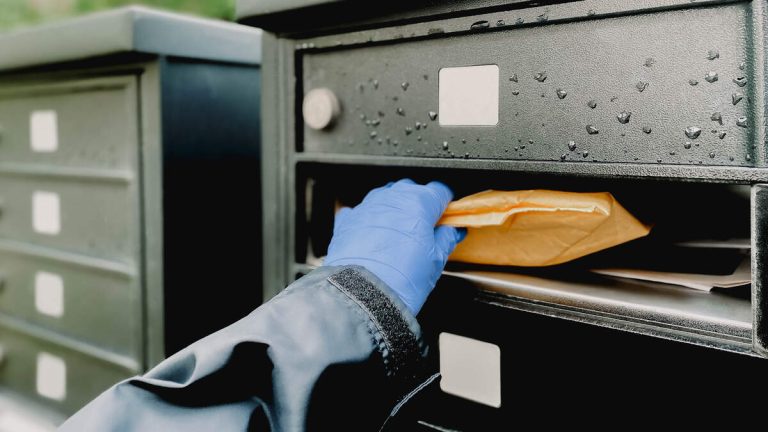 Studio City Residents Confront Suspected Mail Thief