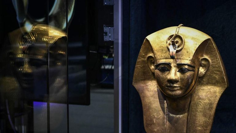 Pharaoh’s Priceless 3,000-Year-Old Bracelet Melted Down And Sold For $,4000