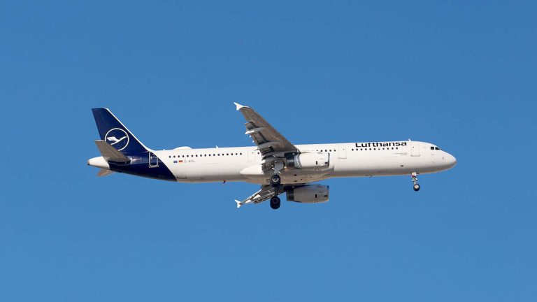 Popular Airline To Cut 4,000 Jobs