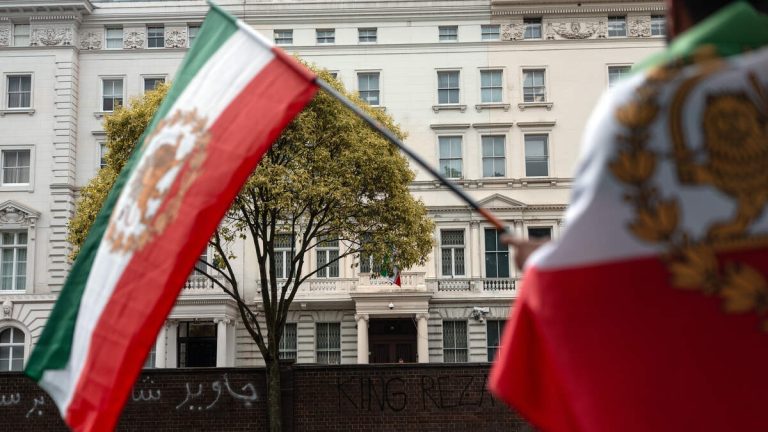 US To Deport Over 100 Iranians In Deal With Tehran