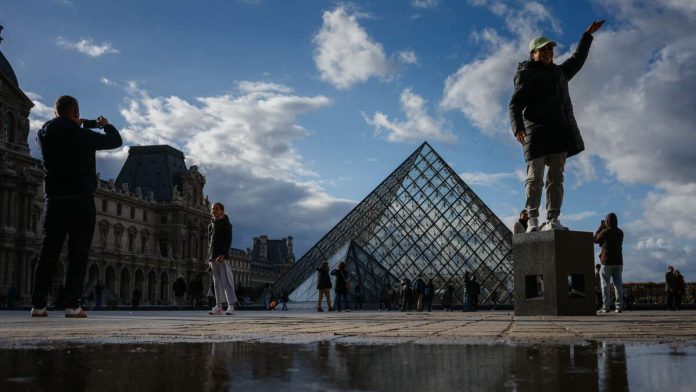 Former Delivery Drivers ‘Partially’ Confess To Brazen Louvre Jewel Heist_69026655aadc8.jpeg
