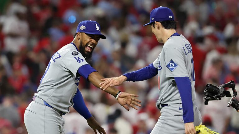 Hernandez’s 3-Run Homer Gives Dodgers Win in Division Series Opener