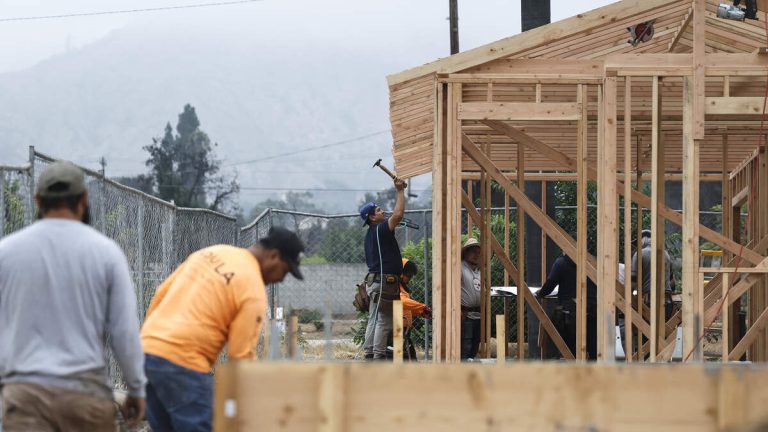 L.A. Considers $32.35 Minimum Wage for Construction Workers