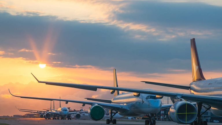 Major US Airline Grounds All Flights Due To IT Outage